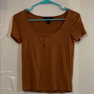 brown cropped tee